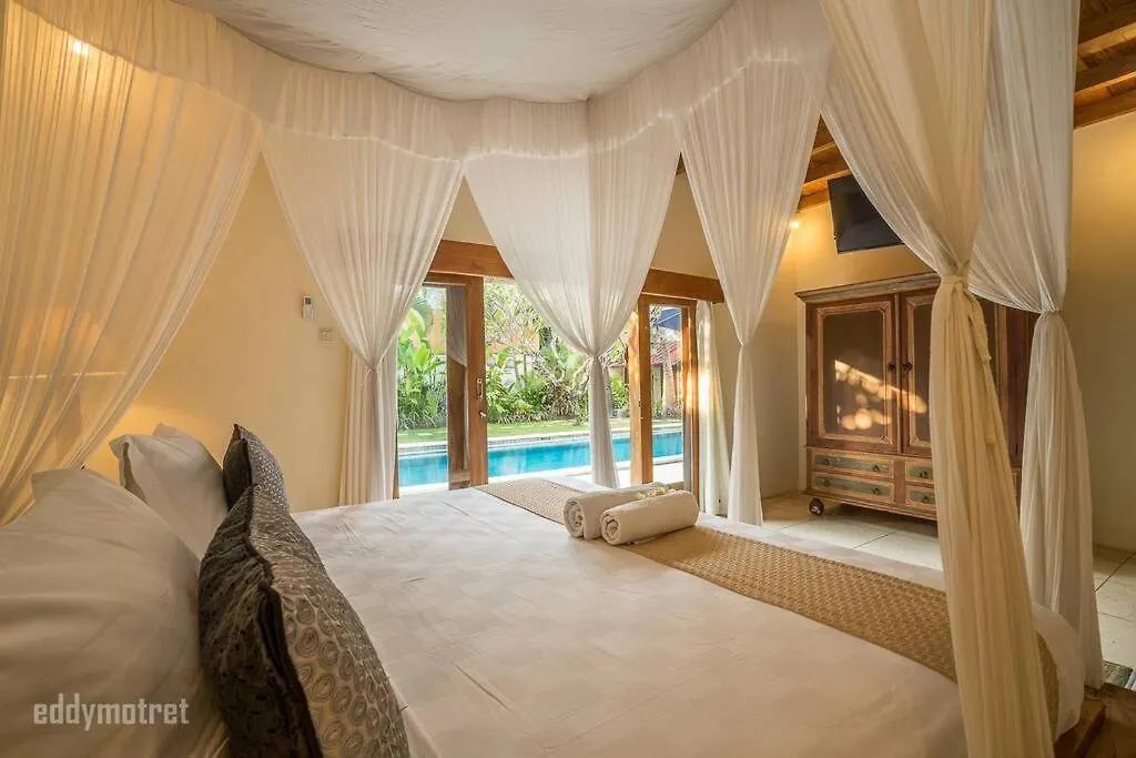 Tropical 3Br Villa In The Heart Of Seminyak