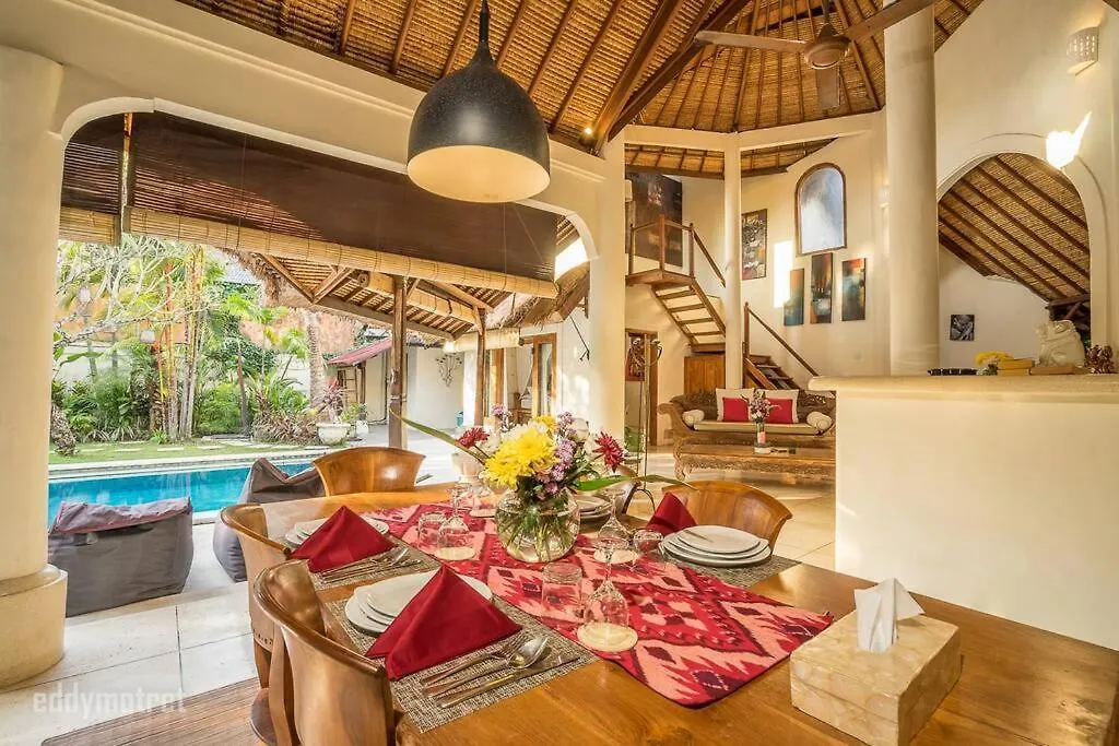 Tropical 3Br Villa In The Heart Of Seminyak